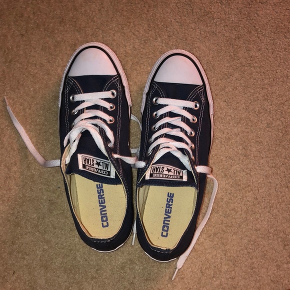 Converse Shoes - navy low top converse